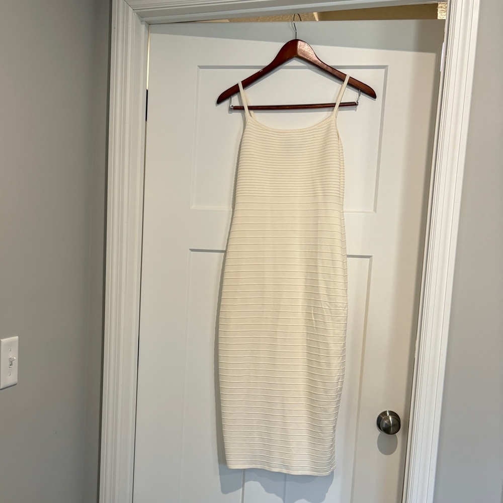 Express Body Contour Midi Cream Sleeveless Dress Size - S